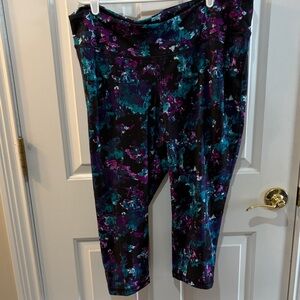 Old navy black/green/purple pattern capri legging
